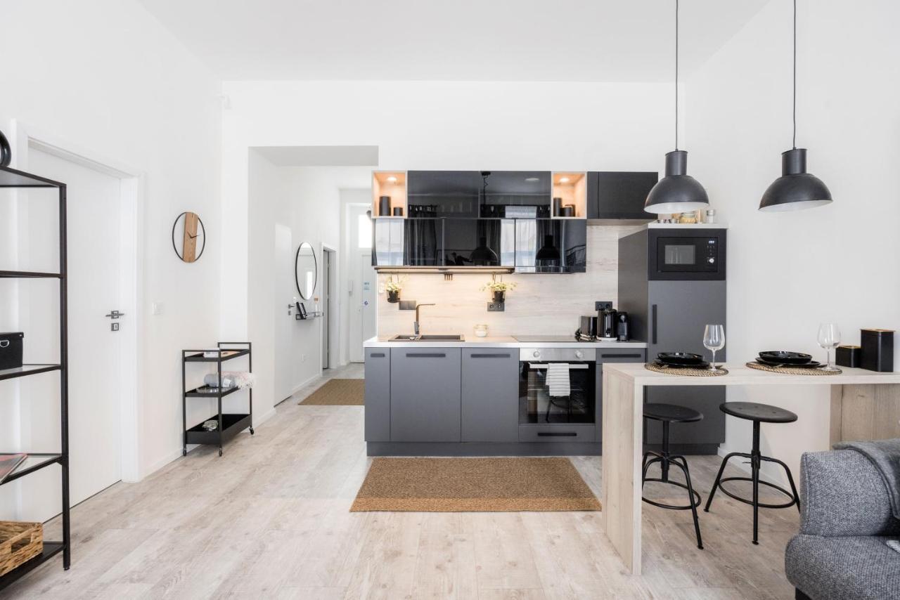 Two-Bedroom Apartment Next To Music Academy Budapest Luaran gambar