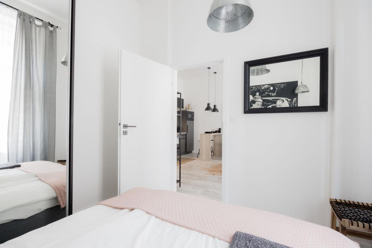 Two-Bedroom Apartment Next To Music Academy Budapest Luaran gambar